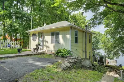 Charming Danbury Cottage w/ Lake Kenosia Access!