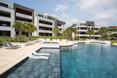 Image de New luxury ground floor apartment is one of the closest apartments to the beach!