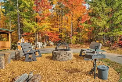 Image de Relaxing Mountain Escape w/ Fire Pit & Hot Tub