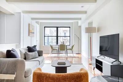 Image de Chic Midtown East 2br w/ Doorman, near East River, by Blueground