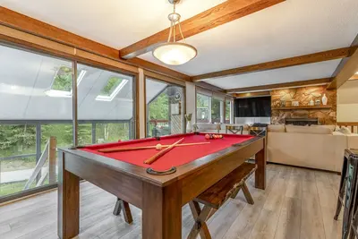 Image de 6-Br Ski Chalet | Ski In/Ski Out – 20 Steps to Lift | Pool + Private Hot Tub