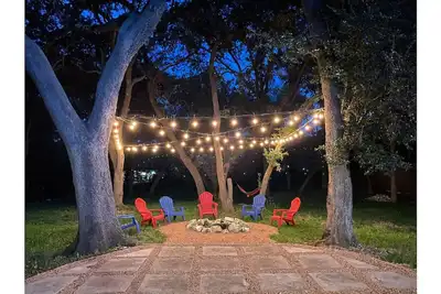 Image de Spacious 4 Bedroom with Huge Backyard & Workspaces