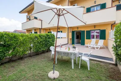 Image de Villa en Résidence avec piscine et jardin