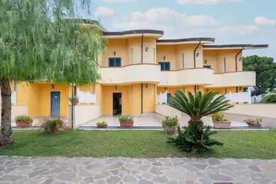 Image de Villa en résidence avec piscine près de la mer