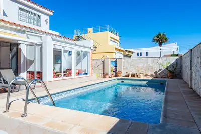 Image de Villa Monbijou avec piscine privée, Wi-Fi et proche de la plage