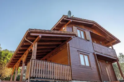 Image de Chalet \"Casa de Madera\" avec vue sur la montagne, jardin, climatisation, piscine et Wi-Fi