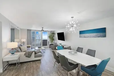 Miami Vice! 3 Bedroom Renovated Condo with Water and Park Views!