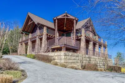 Image de Grouse Ridge Lodge is your perfect Smoky Mountain destination!