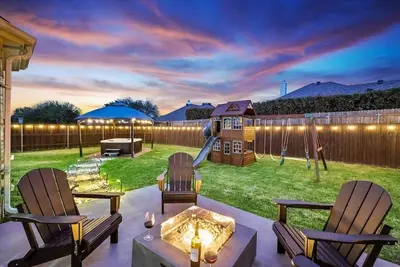 Image de Luxury Home w Hot Tub near Dfw Airport