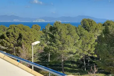 Image de Appartement avec vue sur mer à 2 minutes de la plage avec piscine.