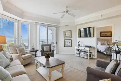 Image de 2409 SeaCrest ~ 4th Floor Ocean Views | Walk to Downtown!