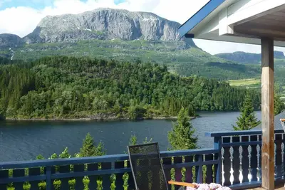 Image de Maison de vacances pour 10 a Bygstad-By Traum