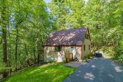 Image de Modern Chalet w Hot Tub, Large Deck, Grill & WiFi