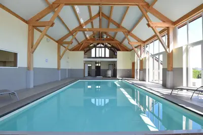 Image de Maison de vacances spacieuse avec piscine et sauna à Rendeux