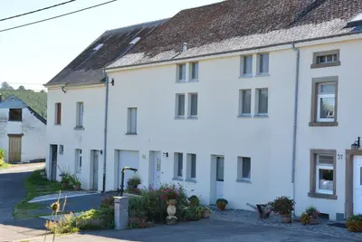 Image de Maison de vacances א Martelange avec jardin