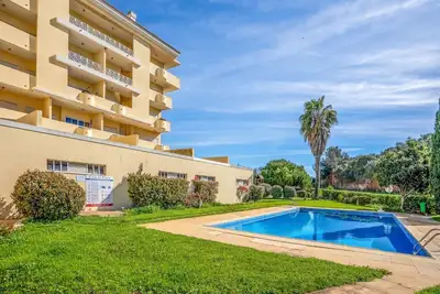 Studio Apartment, pool and 5 min from the beach