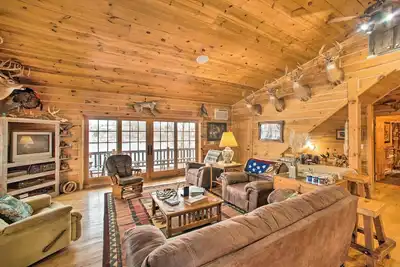 Image de ‘The Lodge’ in Powersville w/ Game Room & Fire Pit