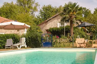 Image de Charmant gîte avec piscine à Roussines
