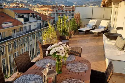 Image de Le Boulevard De Nice. Fabulous apartment by Nice Port/Air-Con/Lift