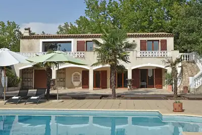 Image de Splendide villa avec piscine à Saint-Paul-en-Forêt