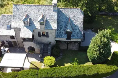 Image de Maison en pierre à la campagne, calme