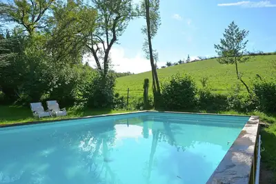 Image de Moulin à eau ensoleillé avec piscine chauffée