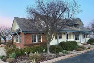 Image de Vukelich Vineyards - Amazing Views with Hot Tub, Minutes Away From Downtown