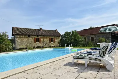 Image de Maison en pierre avec piscine privée