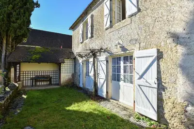 Image de Belle maison de vacances près de la forêt
