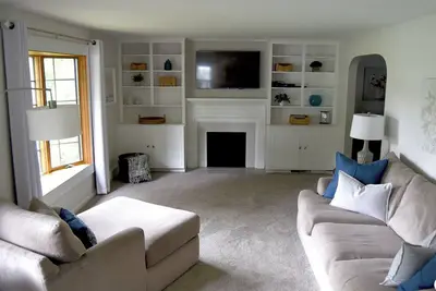 Image de Charming, convenient 4br in the Heart of Howland.