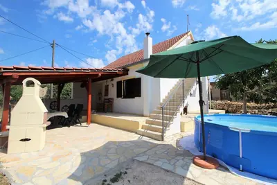 Image de Maison de vacances א La?evci avec piscine