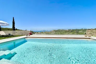 Image de Luxury Villa Makris with private heatable pool