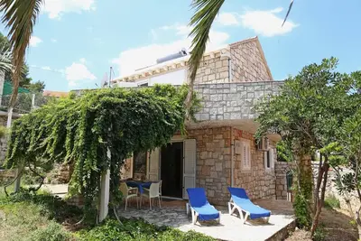 Image de Maison à Lumbarda avec jardin