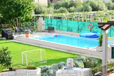 Image de Villa confortable à Ploce avec piscine partagée
