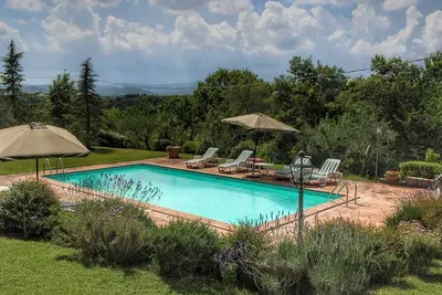 Image de Villa spéciale avec piscine privée, belle vue, près du borgo Ficulle