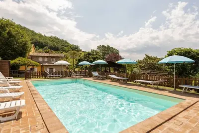 Maison à Assise avec piscine et nature
