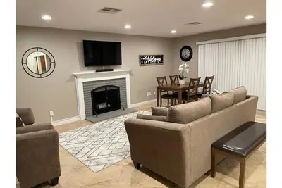 Image de Spacious 4 bedroom home in the heart of town!