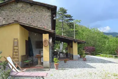 Image de Vieux chalet à Pescia avec jacuzzi