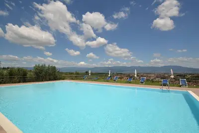 Image de Ferme confortable à Quarrata avec bain à remous