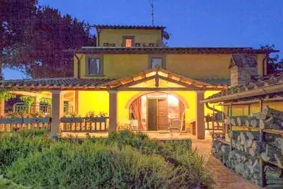 Image de Maison de campagne toscane sur les pentes du mont Pratomagno