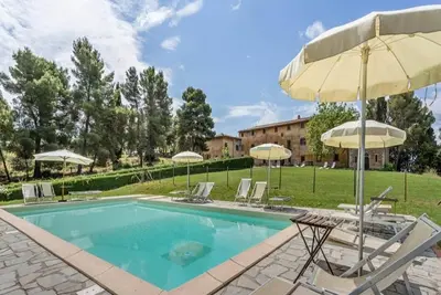 Image de Maison de vacances adaptée aux enfants avec piscine Volterra