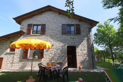 Image de Maison de campagne avec piscine à 700 mètres