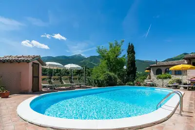 Image de Ruim Vakantiehuis in Cagli met tuin