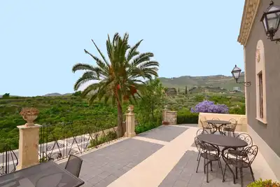 Image de Elégante villa historique avec piscine dans une région rurale près de l'Etna
