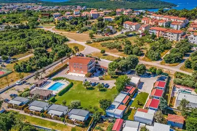 Image de Retraite confortable avec piscine à Banjole