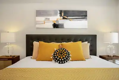 Image de Pets Stay Free • Private Terrace • Elevator • King Beds • In-Unit W/D