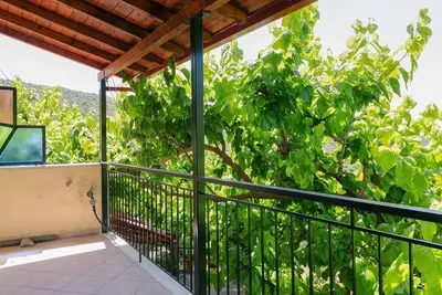Image de Maison de vacances isolée à Kalavrouza avec vue sur la montagne, barbecue