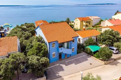 Image de Appartement accueillant Ă Mandre avec terrasse