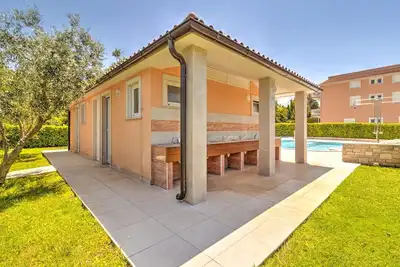 Image de Maison mobile à Banjole près de la plage et piscine
