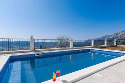 Image de Villa de luxe à Gruda avec piscine